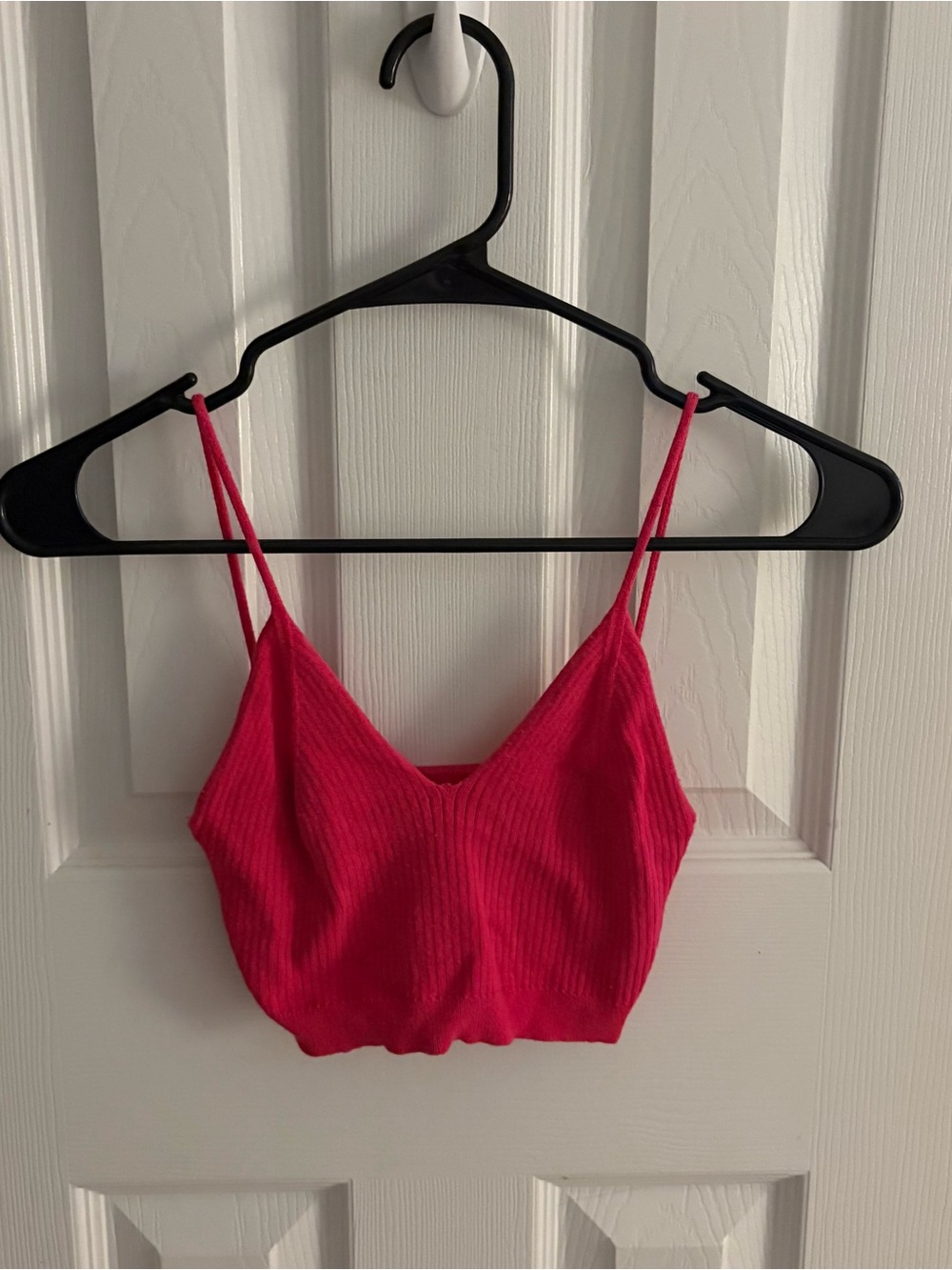Shein Women's Pink Ribbed V-Neck Cropped Tank Top
